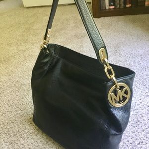 Super soft leather, slouchy MK